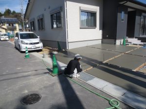 宇部全体外構　タイルテラス　アプローチ　カースペース