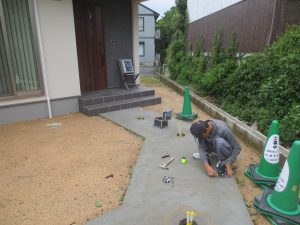 新築外構　タイルアプローチ　カーポート