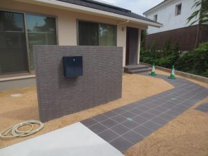 新築外構　タイルアプローチ　カーポート