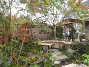 ちょっと遠くに