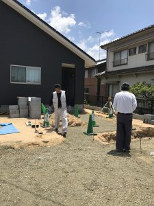 新築エクステリア カーポート タイルアプローチ