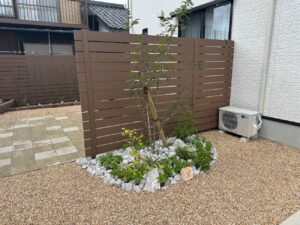 目隠しフェンスでプライベート感を確保　素敵なお庭作り　　新築外構　山口市H様邸
